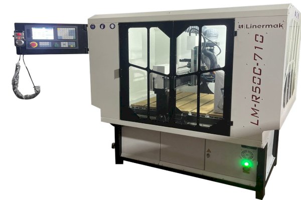 R50 Kabinli CNC: 9000 USD Segmentinde Metal İşleme